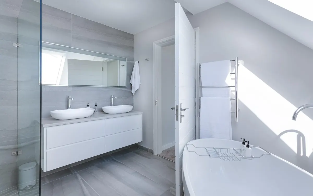 Bathroom Makeover on a Budget: 8 Weekend Updates That Look Custom